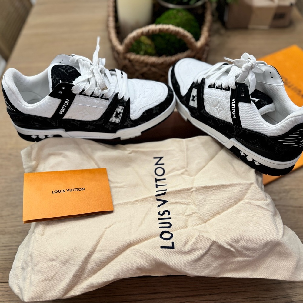 Louis Vuitton LV Trainer Sneaker - Picture 16 of 17